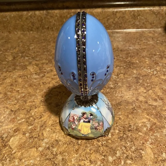 Disney, Ardleigh-Elliot “Charming Snow White “ A5098 Musical Egg Collection - Picture 3 of 12